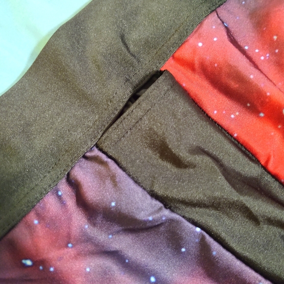 🇺🇲🏋🏼‍♀️Galaxy Red - Misses size L Slim Fit, Athletic Capri - Picture 4 of 4